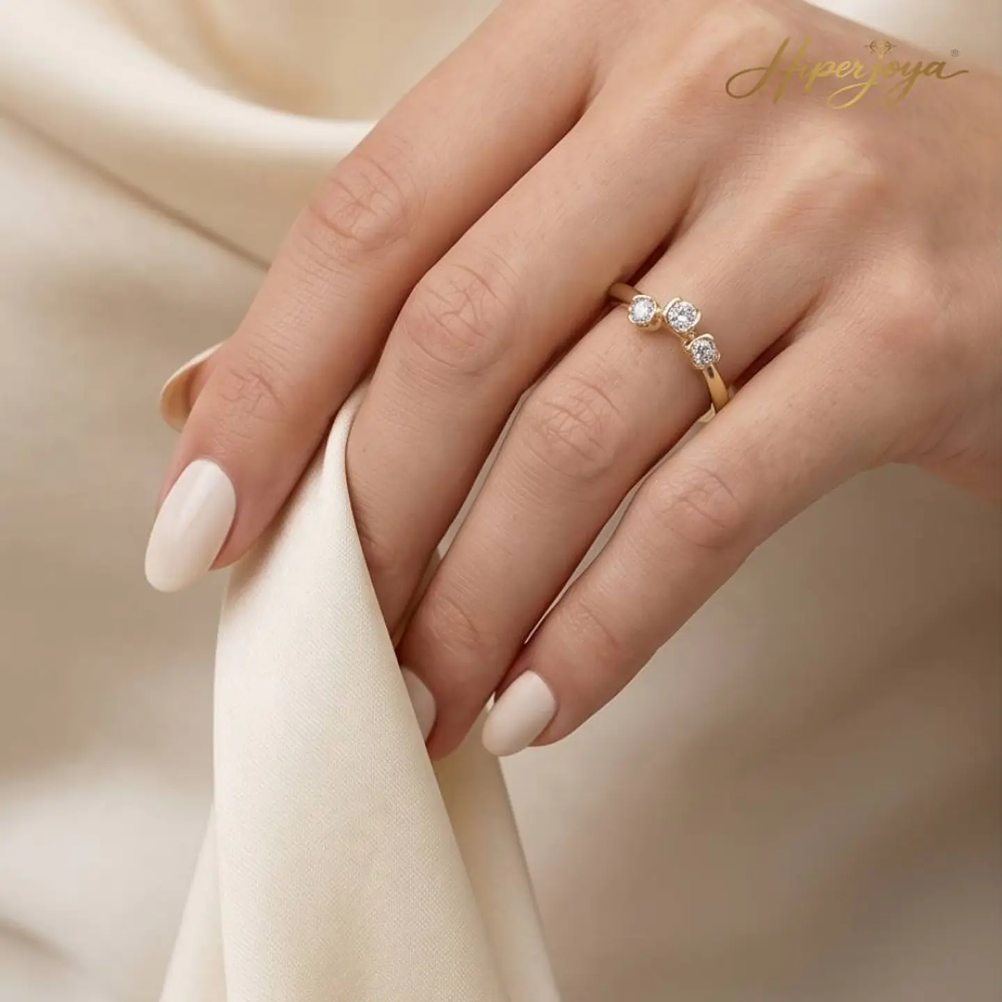 Anillo de compromiso con diamantes  2