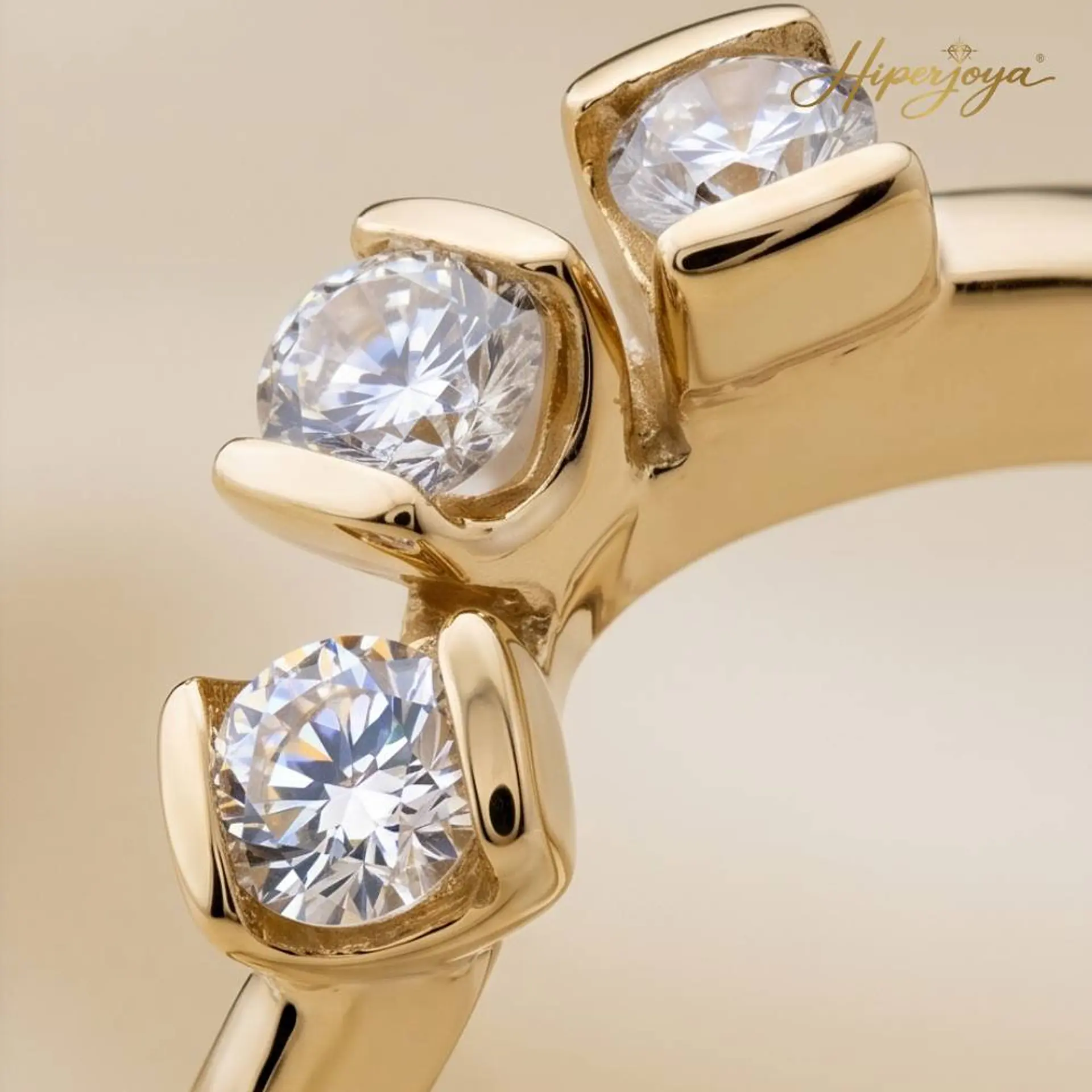 Anillo de compromiso con diamantes  3