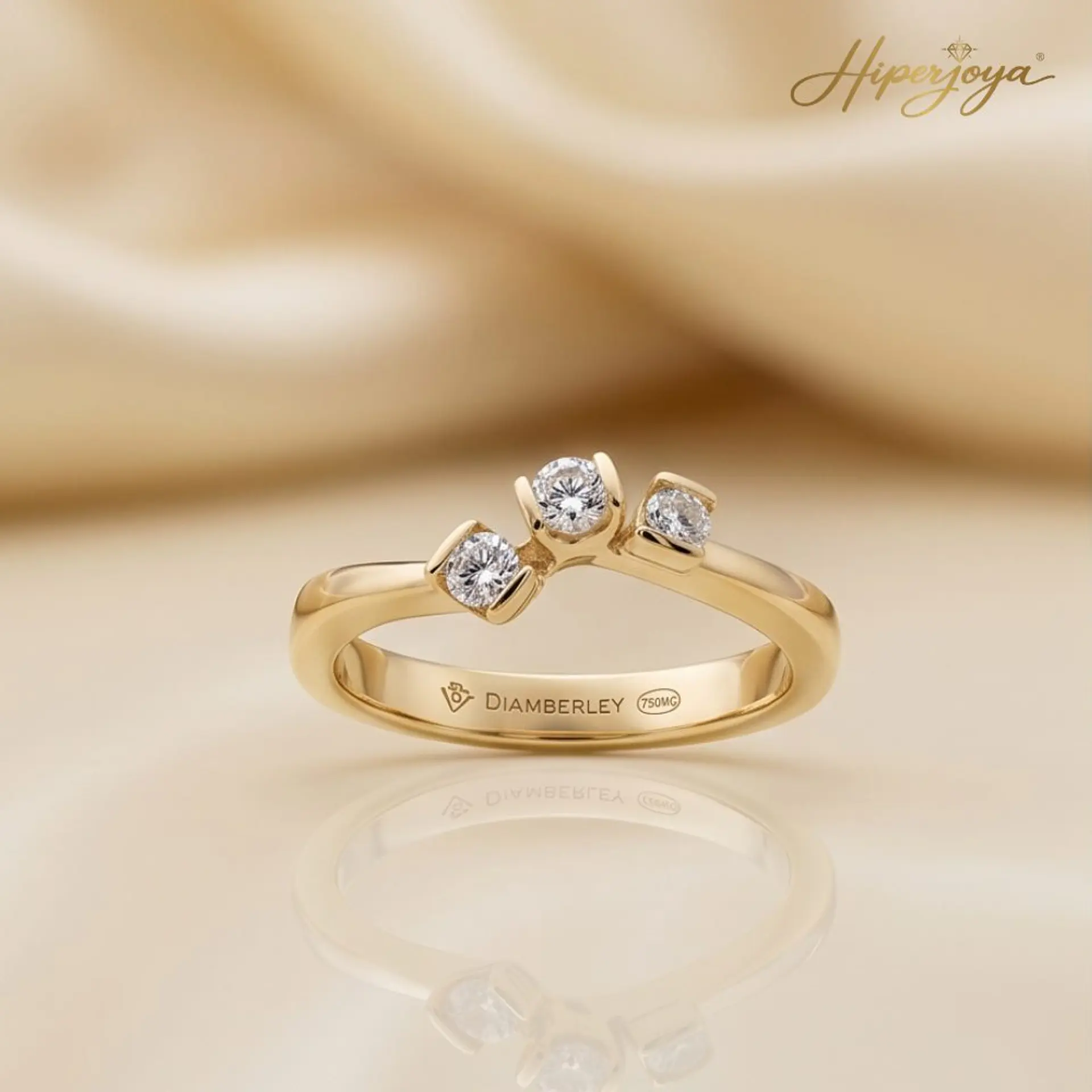 Anillo de compromiso con diamantes  4