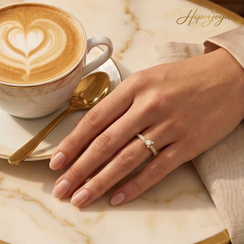 Anillo en Oro amarillo 18k y diamantes