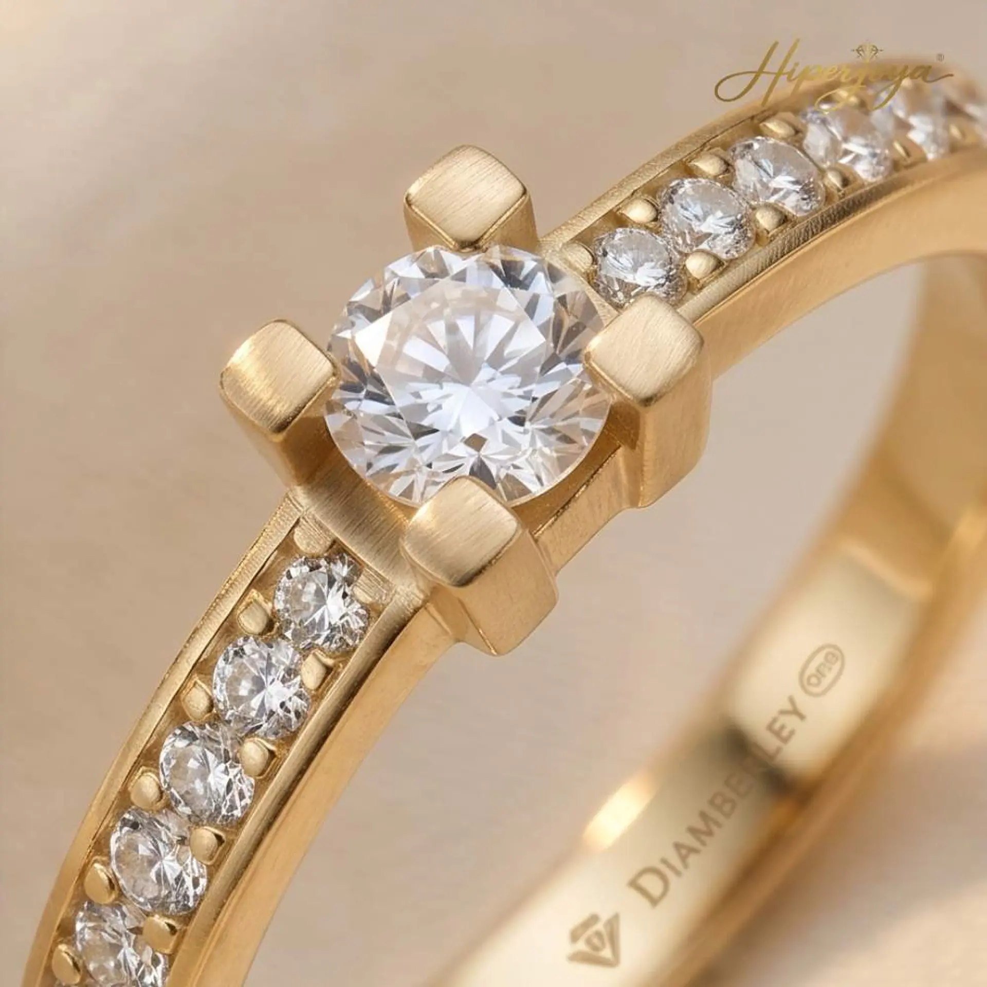 Anillo en Oro amarillo 18k y diamantes 3