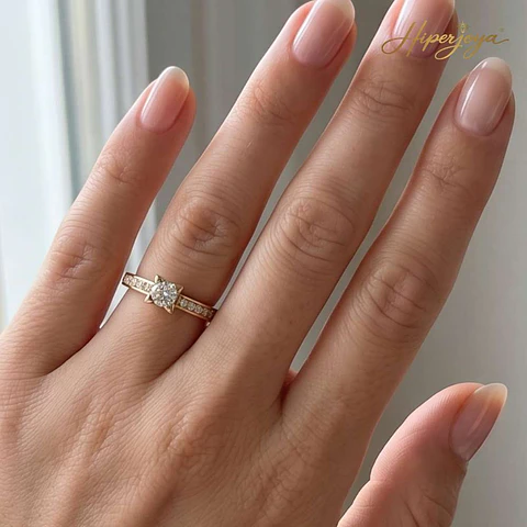 Anillo de Oro 18k amarillo y diamantes 