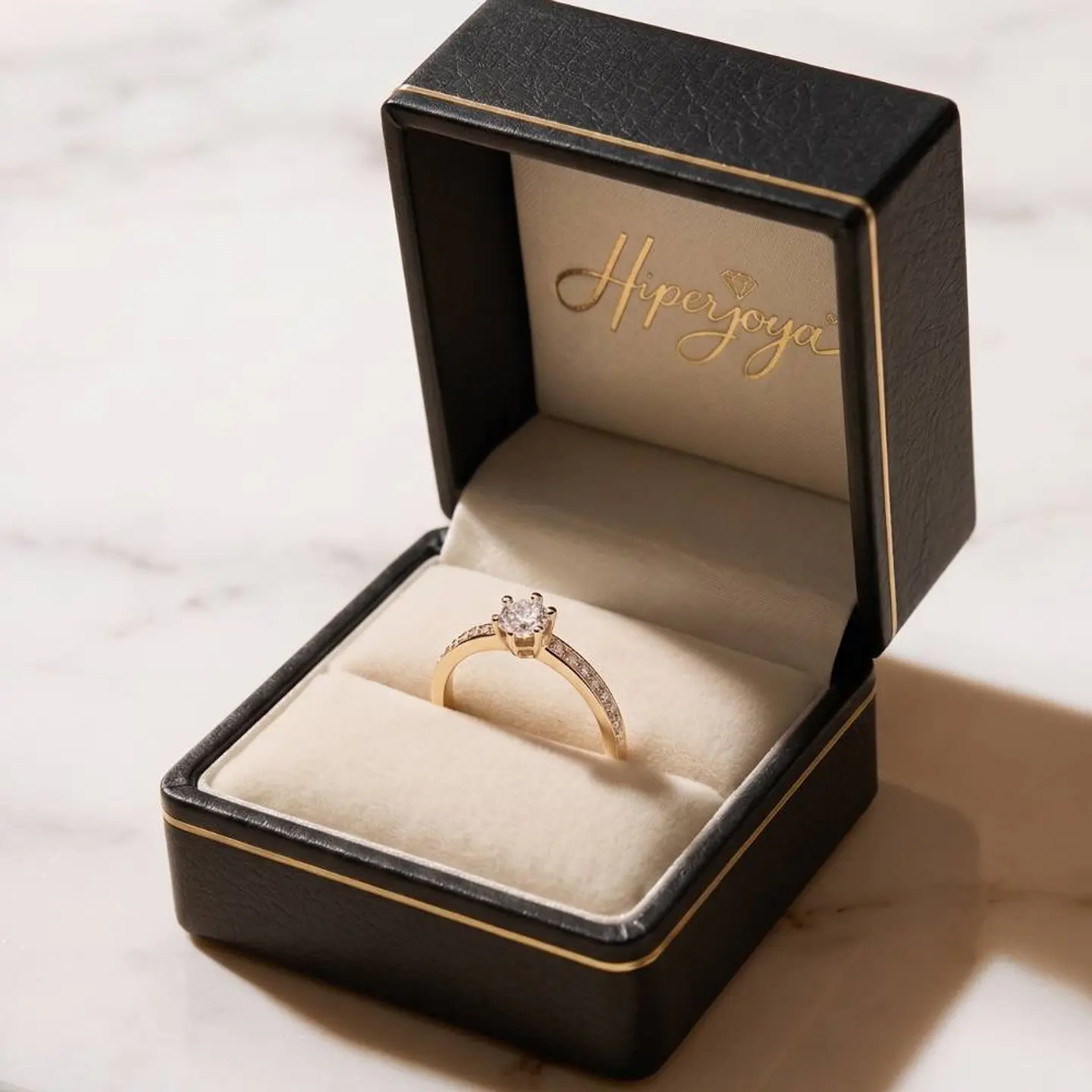 Anillo solitario para pedido de mano 5