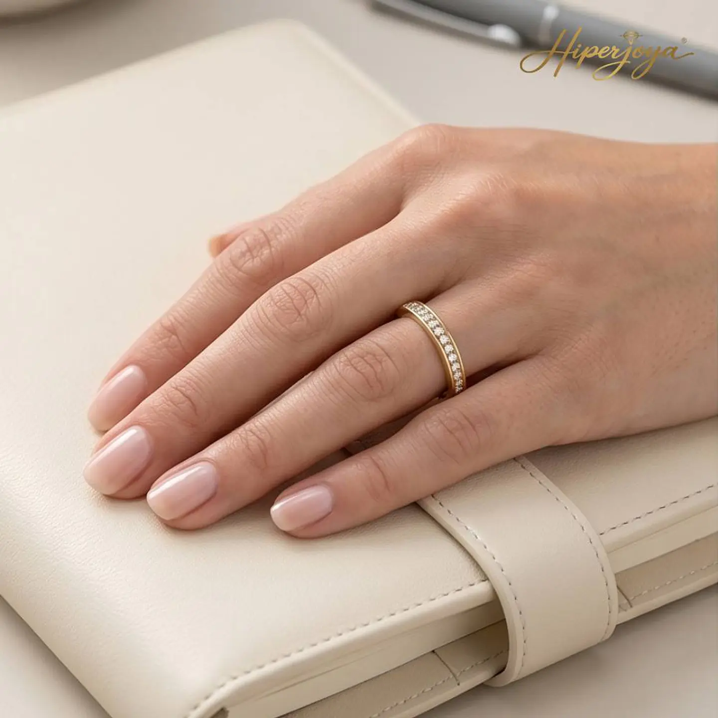 Anillo solitario para mujer en Oro amarillo 18k  4