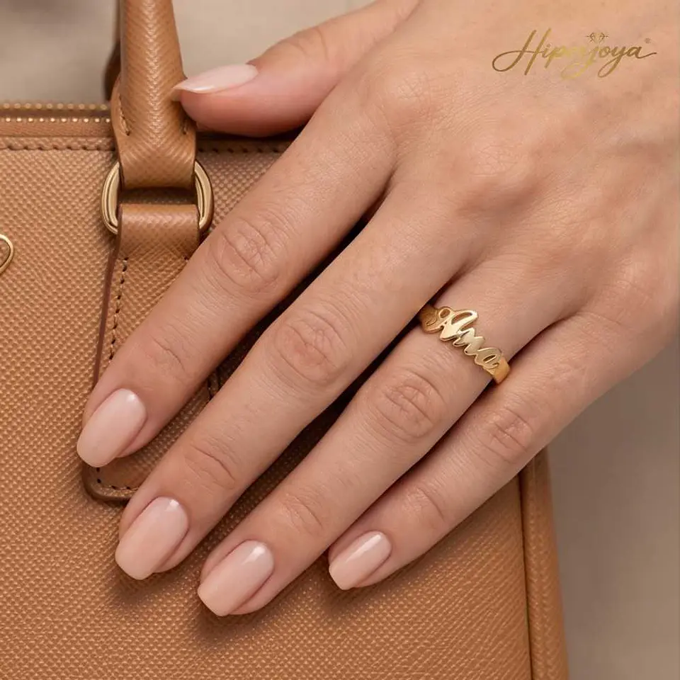 Anillo personalizado nombre plata con baño de oro  2