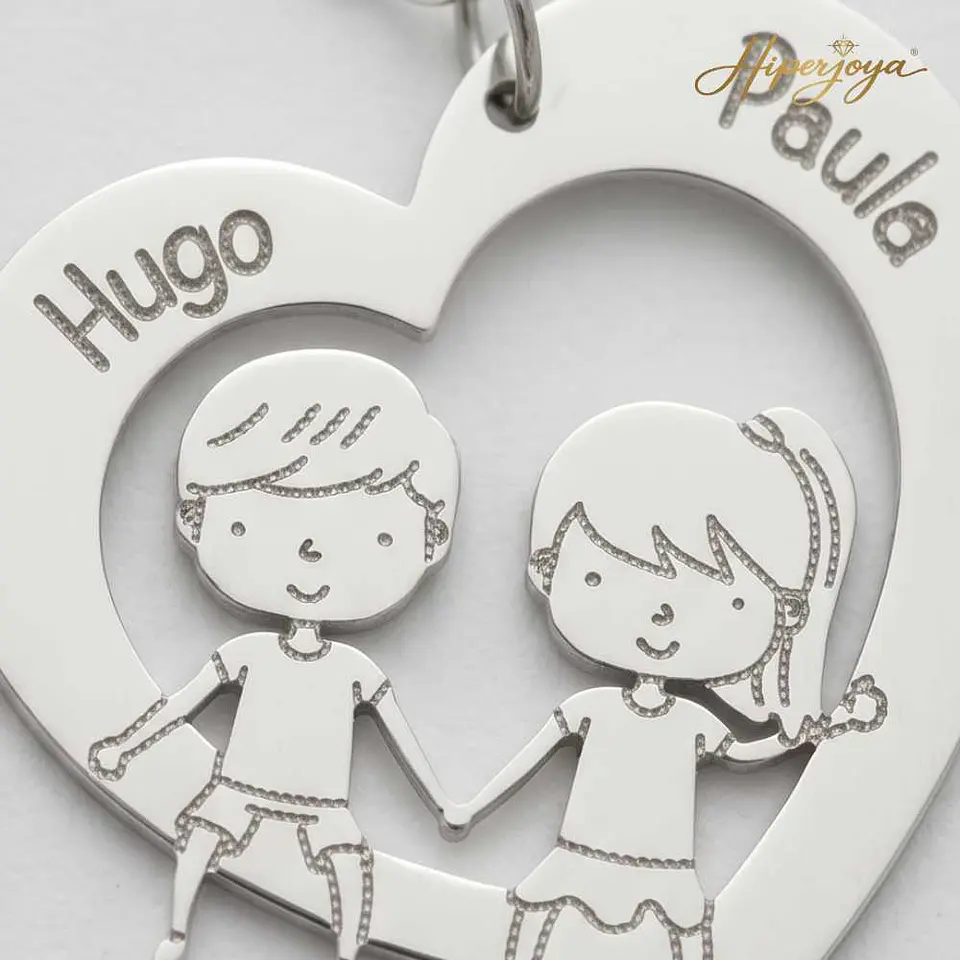Colgante personalizado corazón y pareja en plata 3