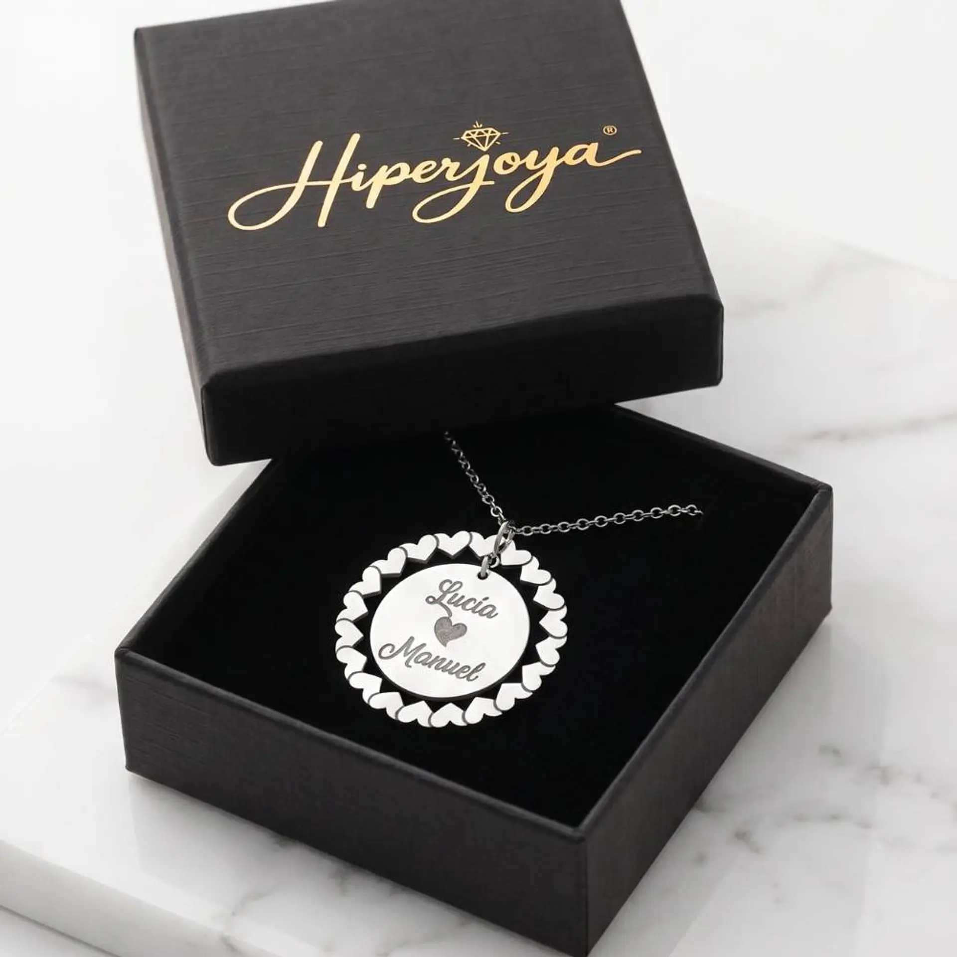 Gargantilla personalizada nombres rodeados de corazones plata 7