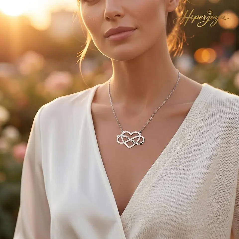 Gargantilla personalizada corazón y nombre en infinito plata 2