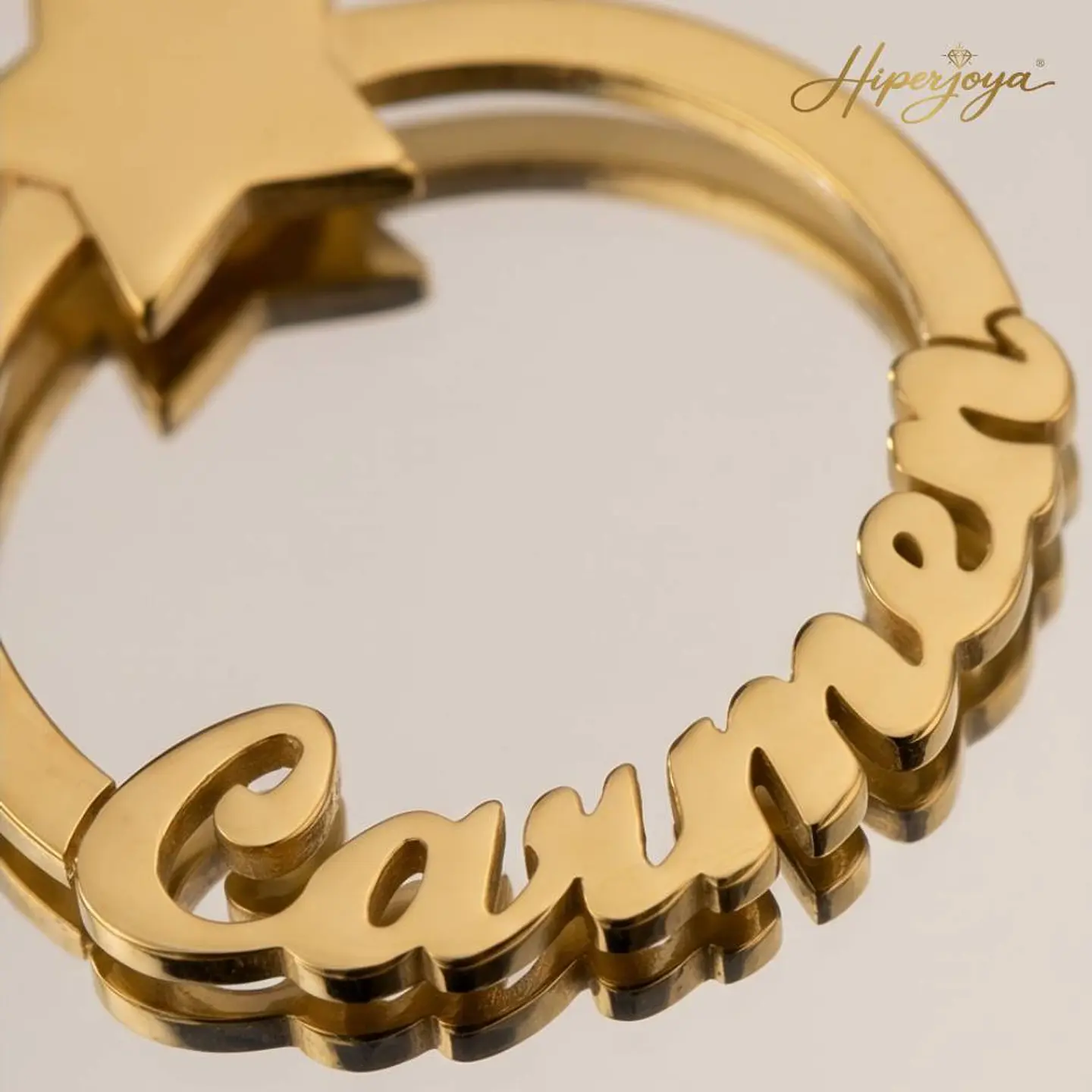Pendientes personalizados con nombre circular plata en baño de oro  3