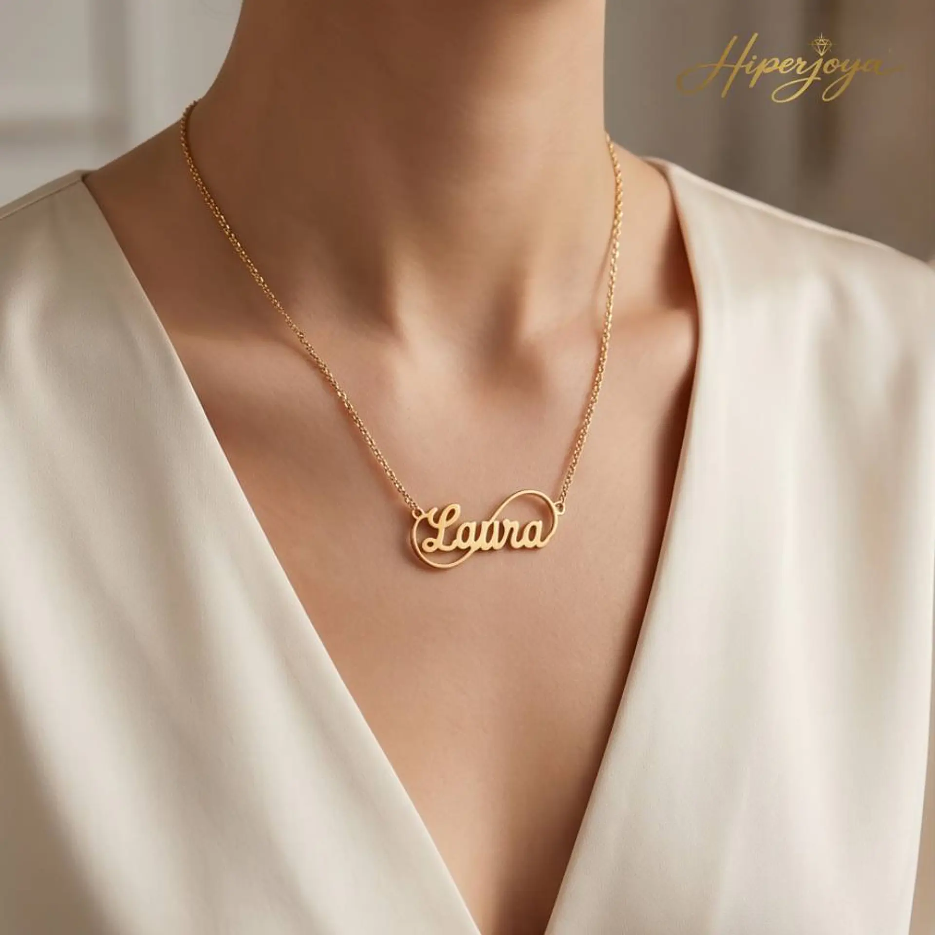 Gargantilla personalizada medio infinito con nombre plata baño de oro  2