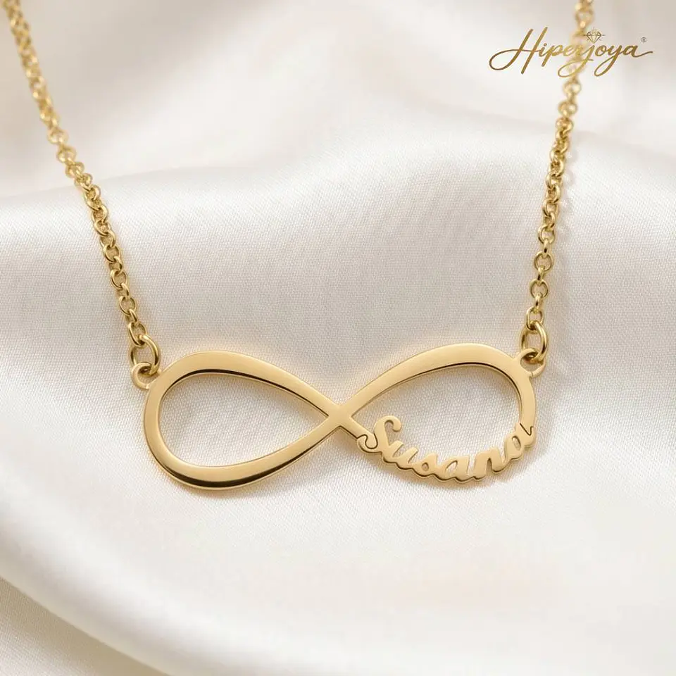 Gargantilla personalizada de infinito y nombre plata con baño de oro 3