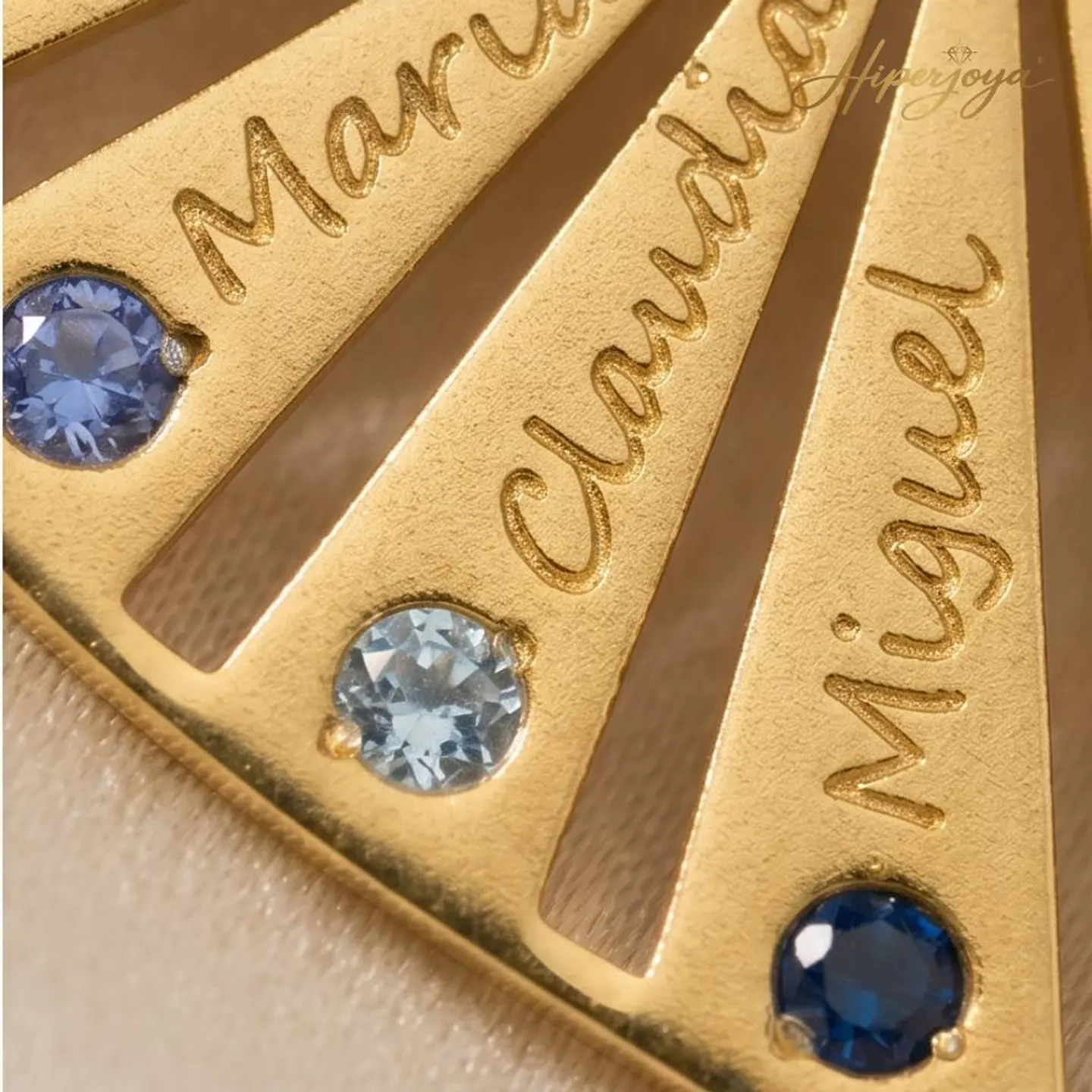 Gargantilla personalizada nombres y zirconitas plata con baño de oro  5