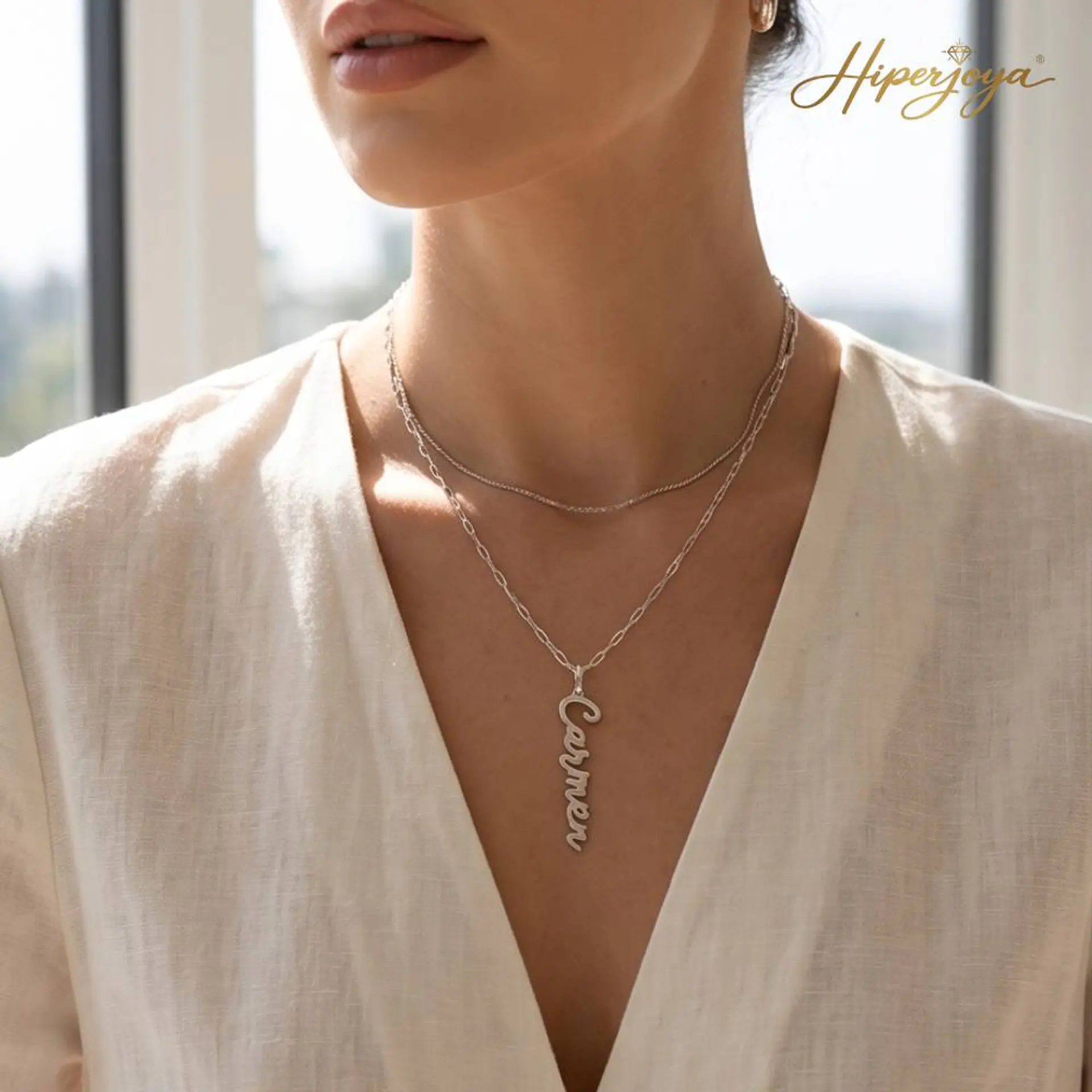 Gargantilla personalizada con nombre vertical plata 2
