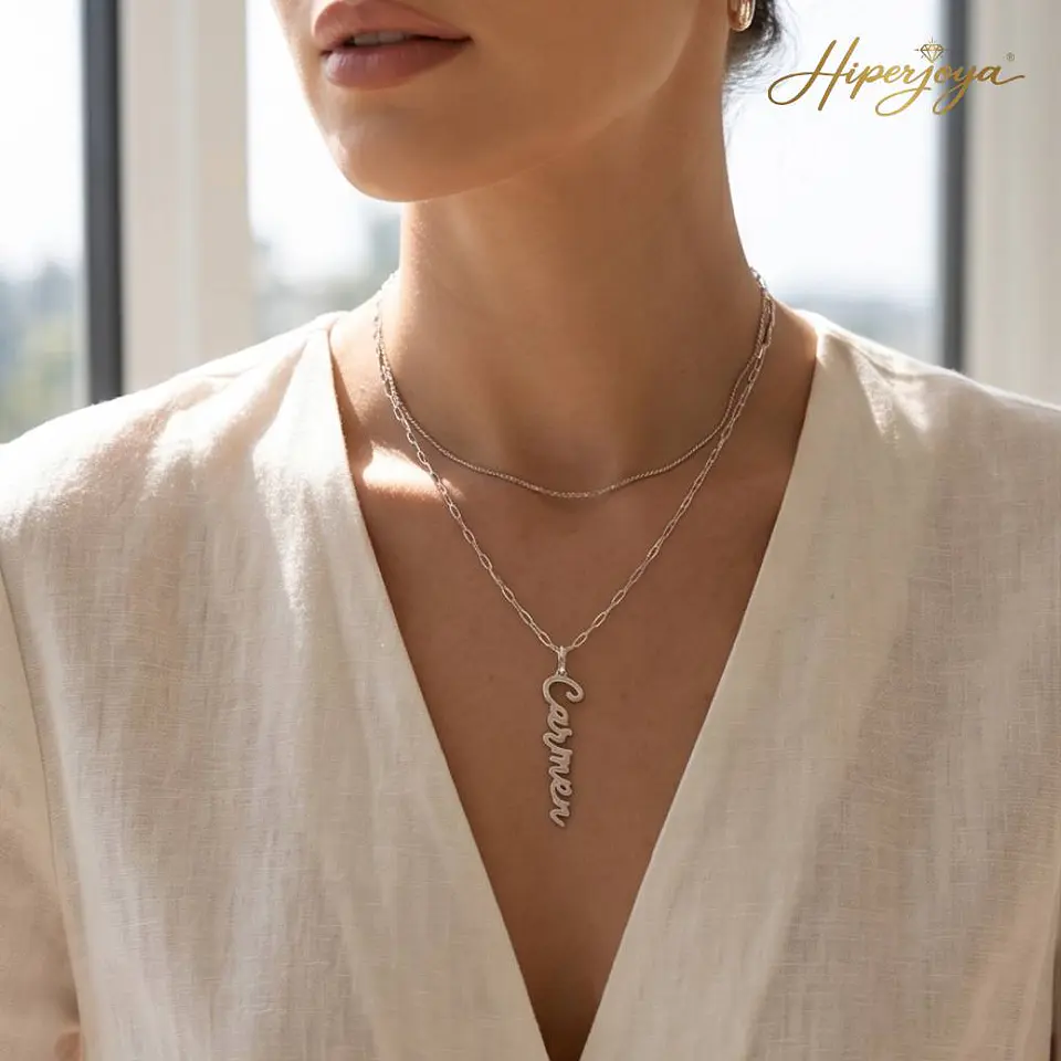 Gargantilla personalizada con nombre vertical plata 2