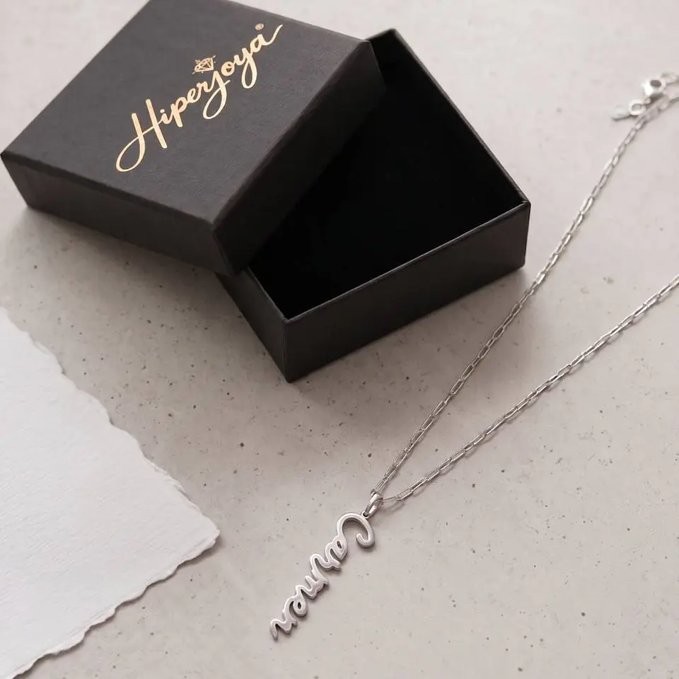 Gargantilla personalizada con nombre vertical plata 6