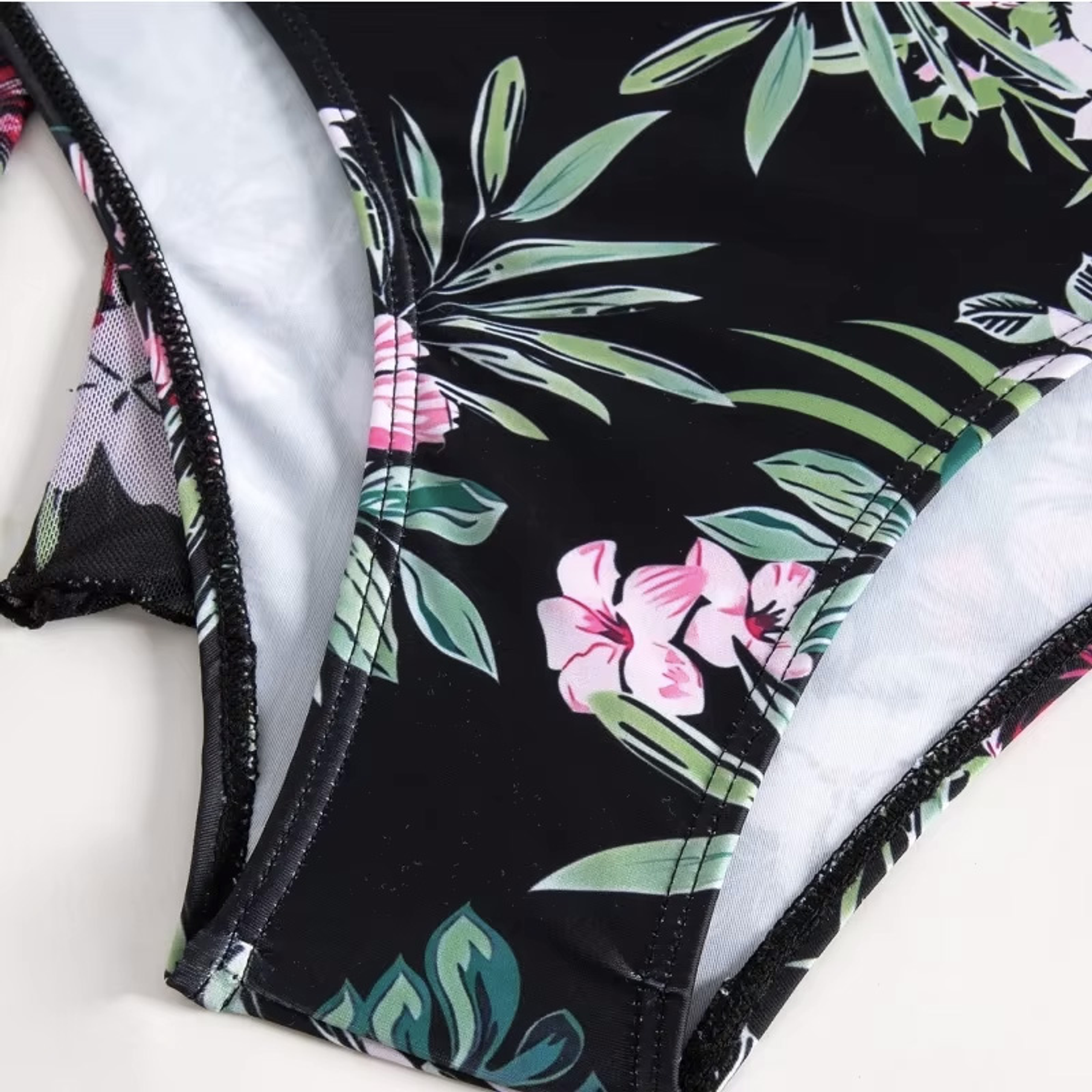 Bikini tiro Medio Cairo Negro floral + Kimono 6