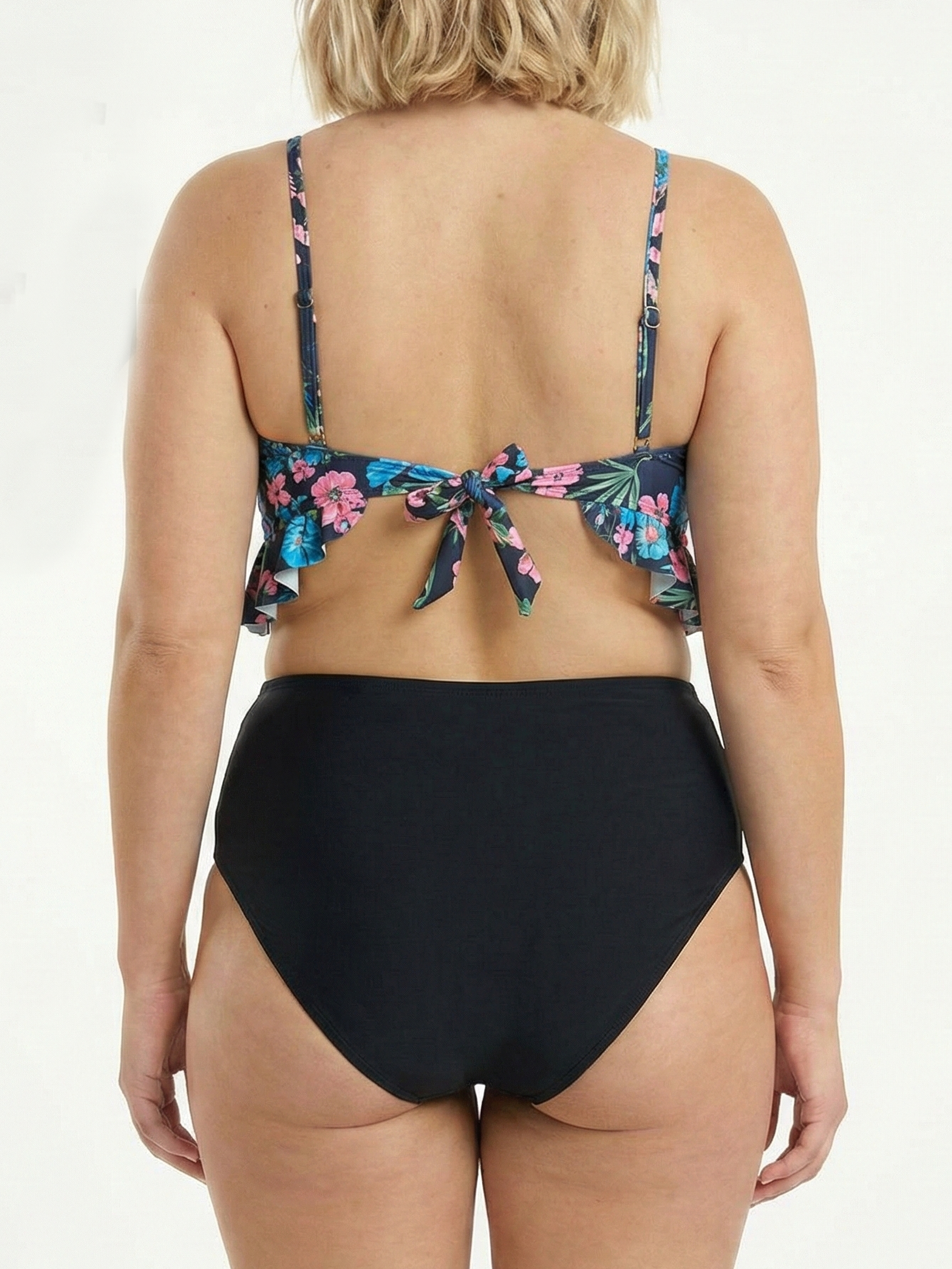 Bikini Tiro Alto Top Floral con Vuelos y Calzón Negro 3