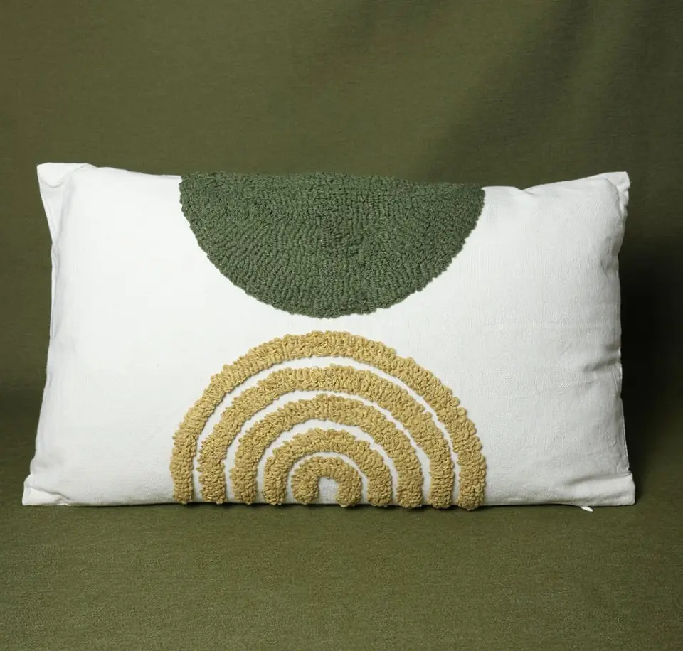 Conjunto de 2 Almofadas com aplicações em relevo (50×30) 1