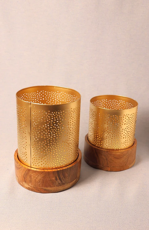 Porta-Velas em Metal com Base de Madeira