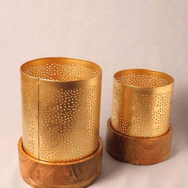 Porta-Velas em Metal com Base de Madeira 1