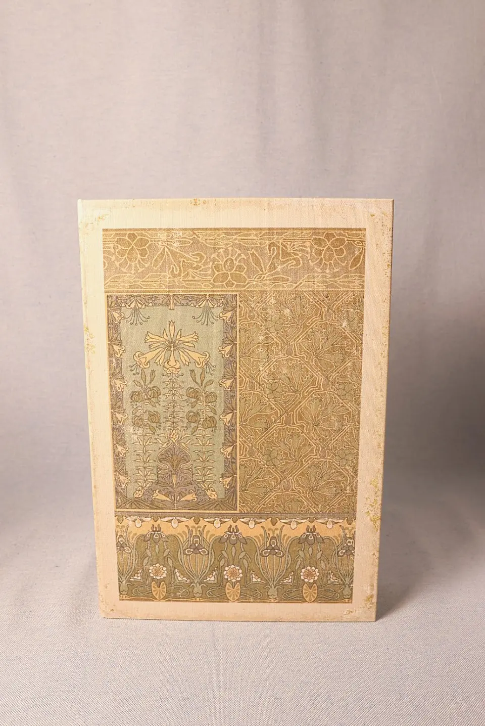 Conjunto de Caixas Decorativas em Forma de Livro (tons claros) 2