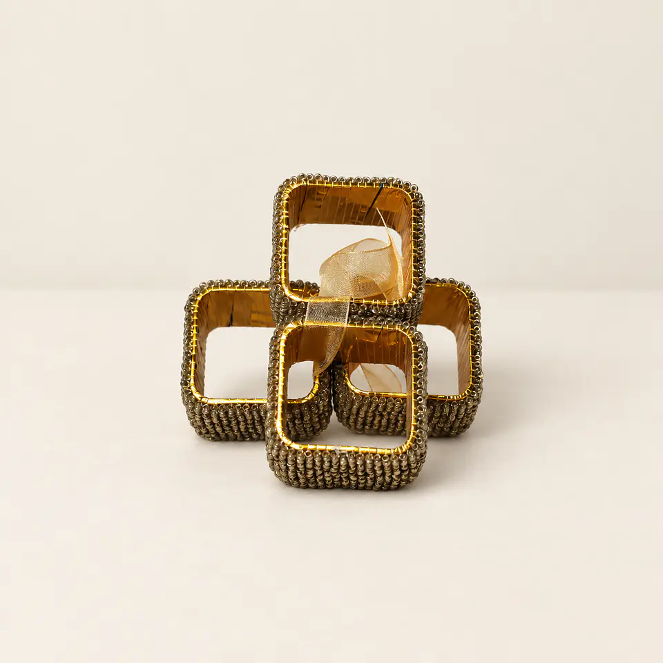 Conjunto de 4 Argolas para Guardanapos com Missangas Douradas 4