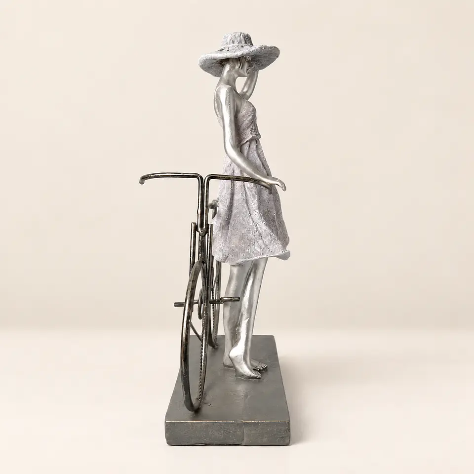 Figura Decorativa Mulher com Bicicleta 3