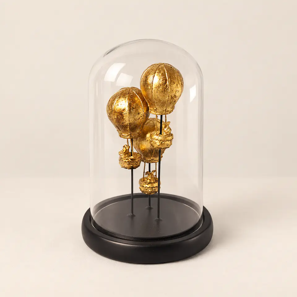 Figura Decorativa com Balões de Ar Quente Dourados 1