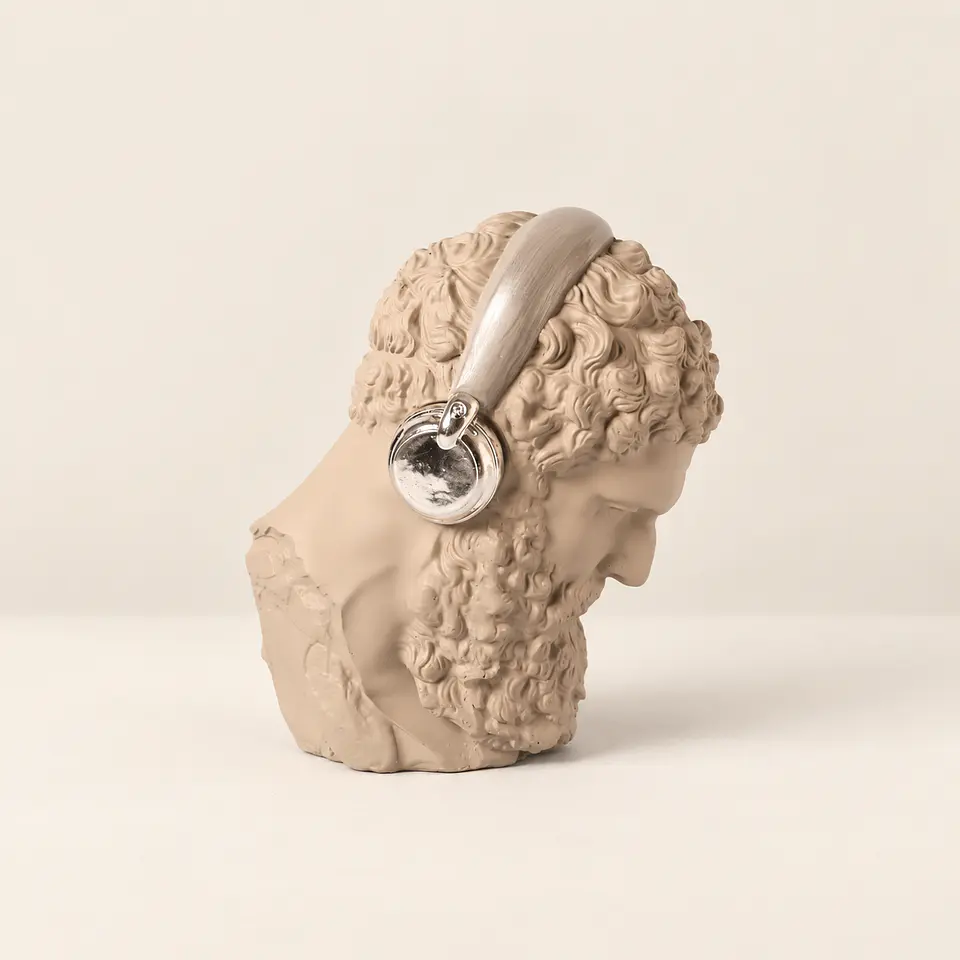 Figura Decorativa com Headphones Prateados 1