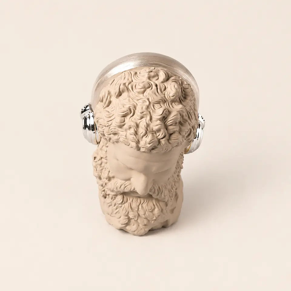 Figura Decorativa com Headphones Prateados 3
