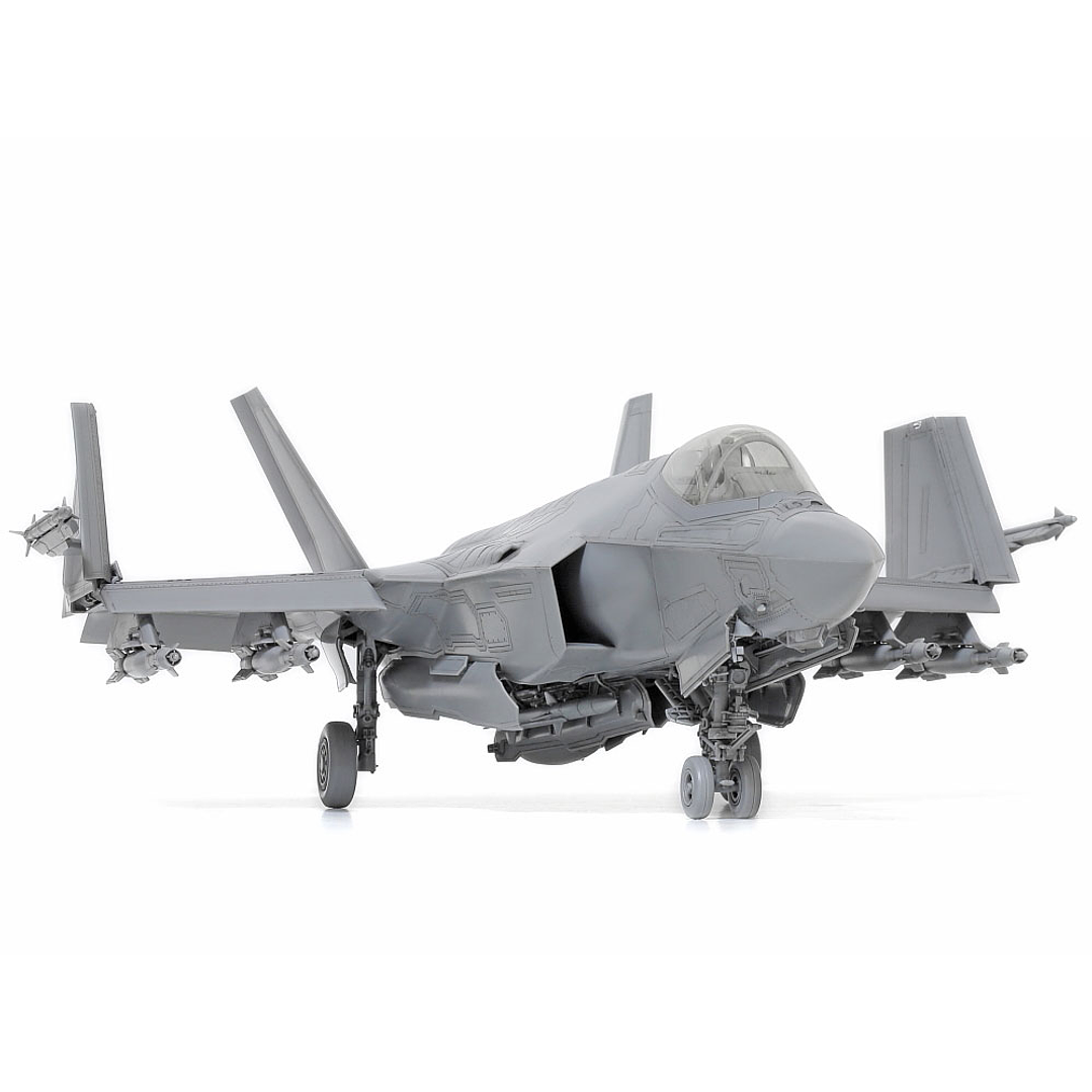 1/48 SCALE LOCKHEED MARTIN® F-35®C LIGHTNING II 2