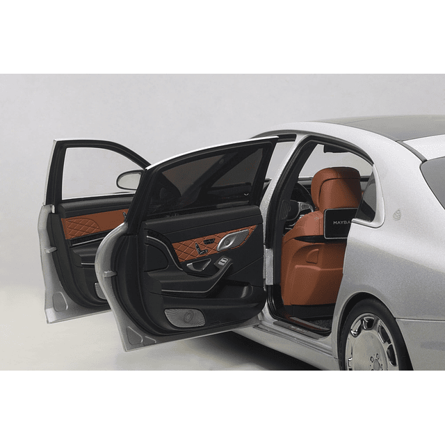 Carro Colección  Mercedes-Maybach S-Klasse S600 (SWB) (Silver) 1/18