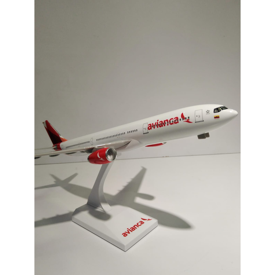 Avión colección  de A330 Avianca con luces 1