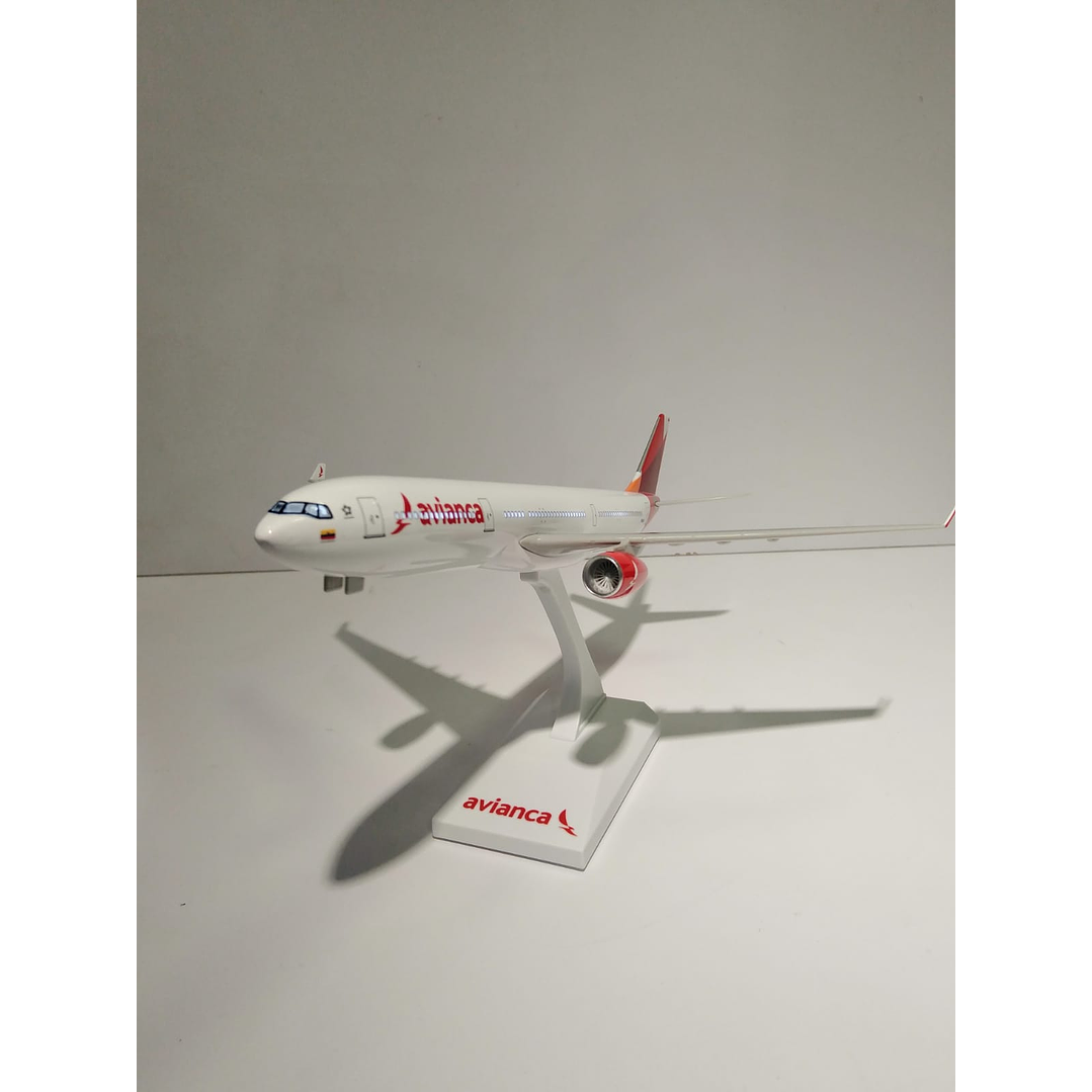 Avión colección  de A330 Avianca con luces 4