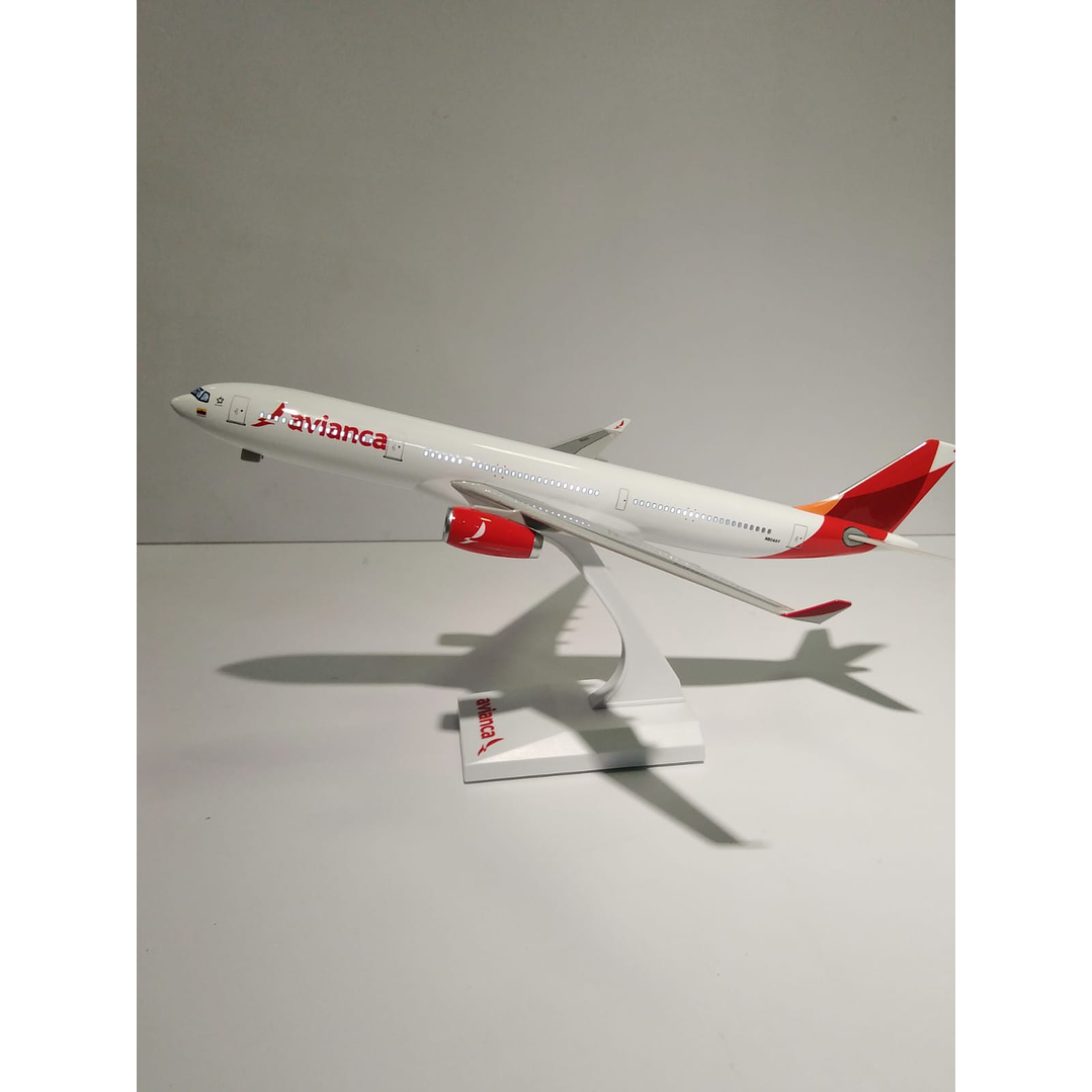 Avión colección  de A330 Avianca con luces 2