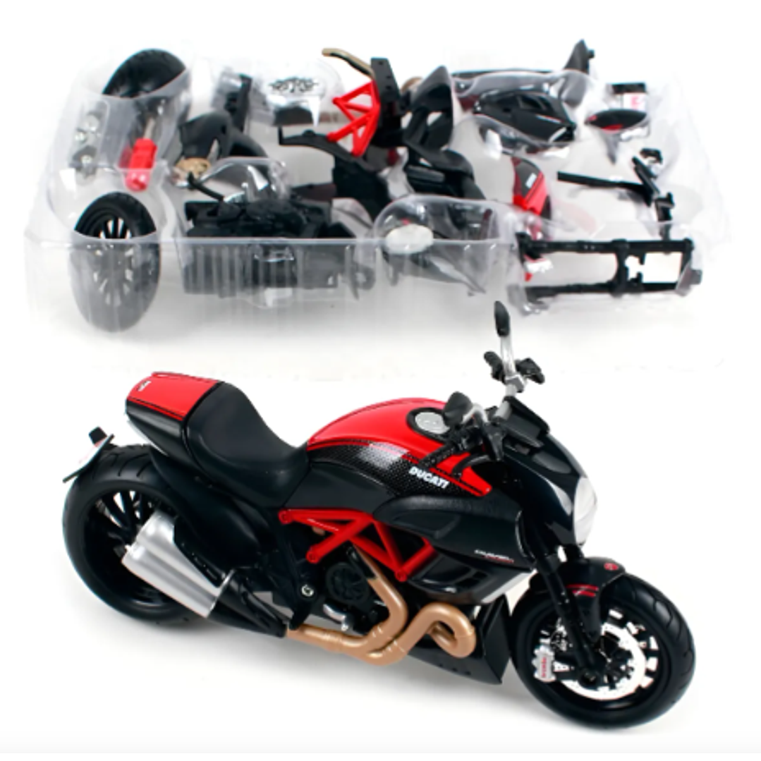 Moto para Aramar  Ducati Diavel 1/12 2
