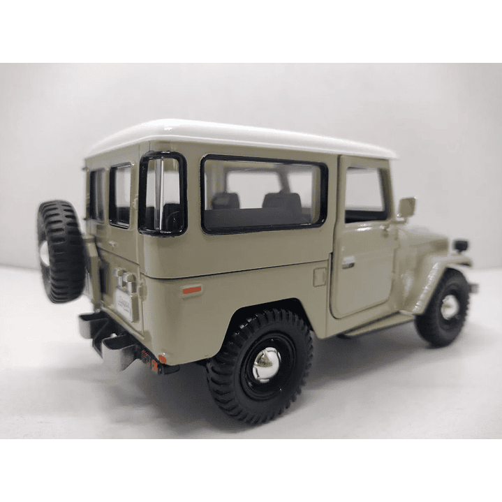 Carro Colección  Toyota land cruiser Fj40 1/24 5