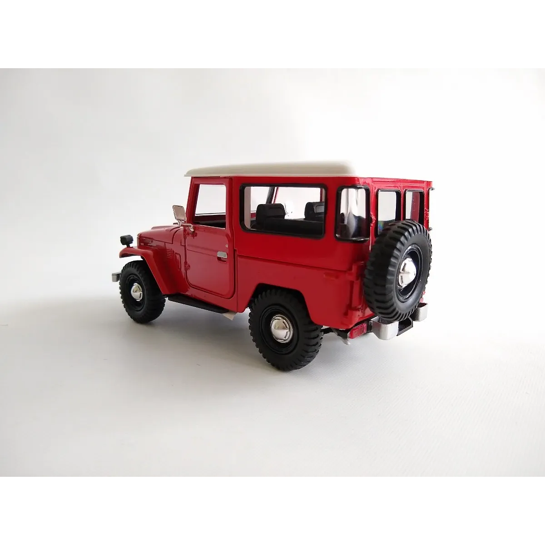 Carro Colección  Toyota land cruiser Fj40 1/24 8