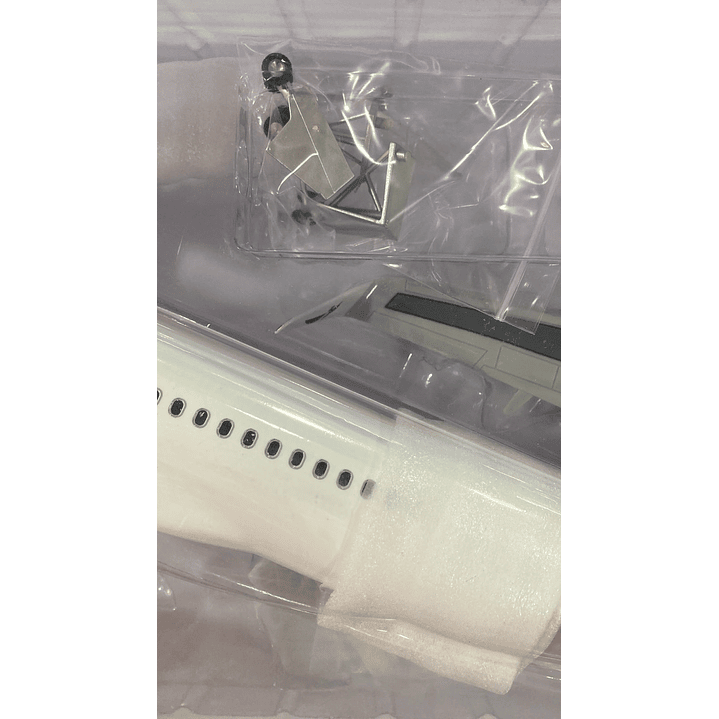 Avión Colección  A320 Avianca 48 cm largo 3