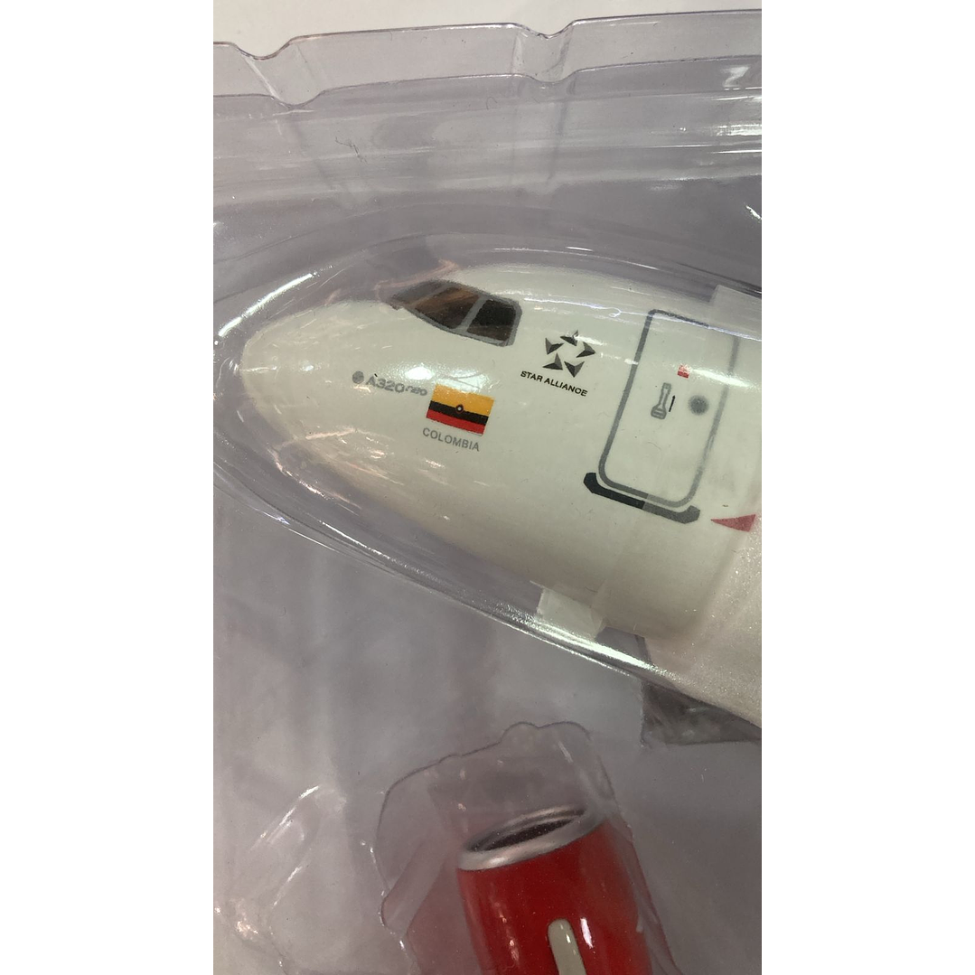 Avión Colección  A320 Avianca 48 cm largo 2