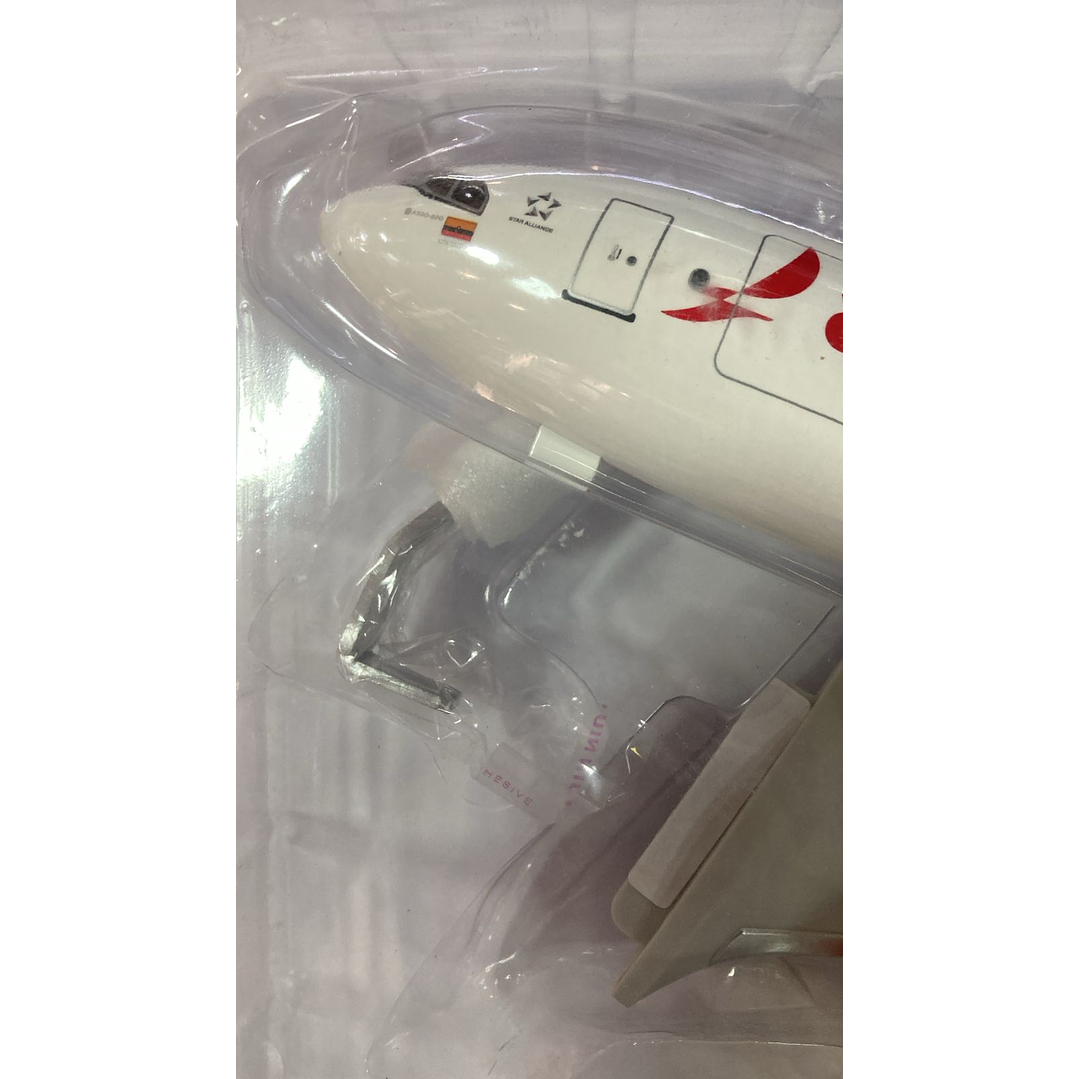 Avión Colección  A330 Avianca Cargo 47 cm de largo 2