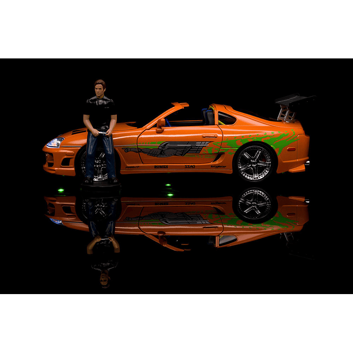 Carro Colección   1995 Toyota Supra w/Lights & Brian Figurine , Fast & Furious - Jada Toys 31139 - 1/18 Diecast Car 9