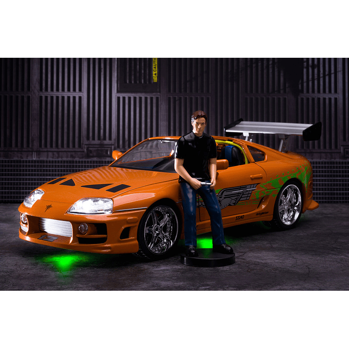Carro Colección   1995 Toyota Supra w/Lights & Brian Figurine , Fast & Furious - Jada Toys 31139 - 1/18 Diecast Car 4
