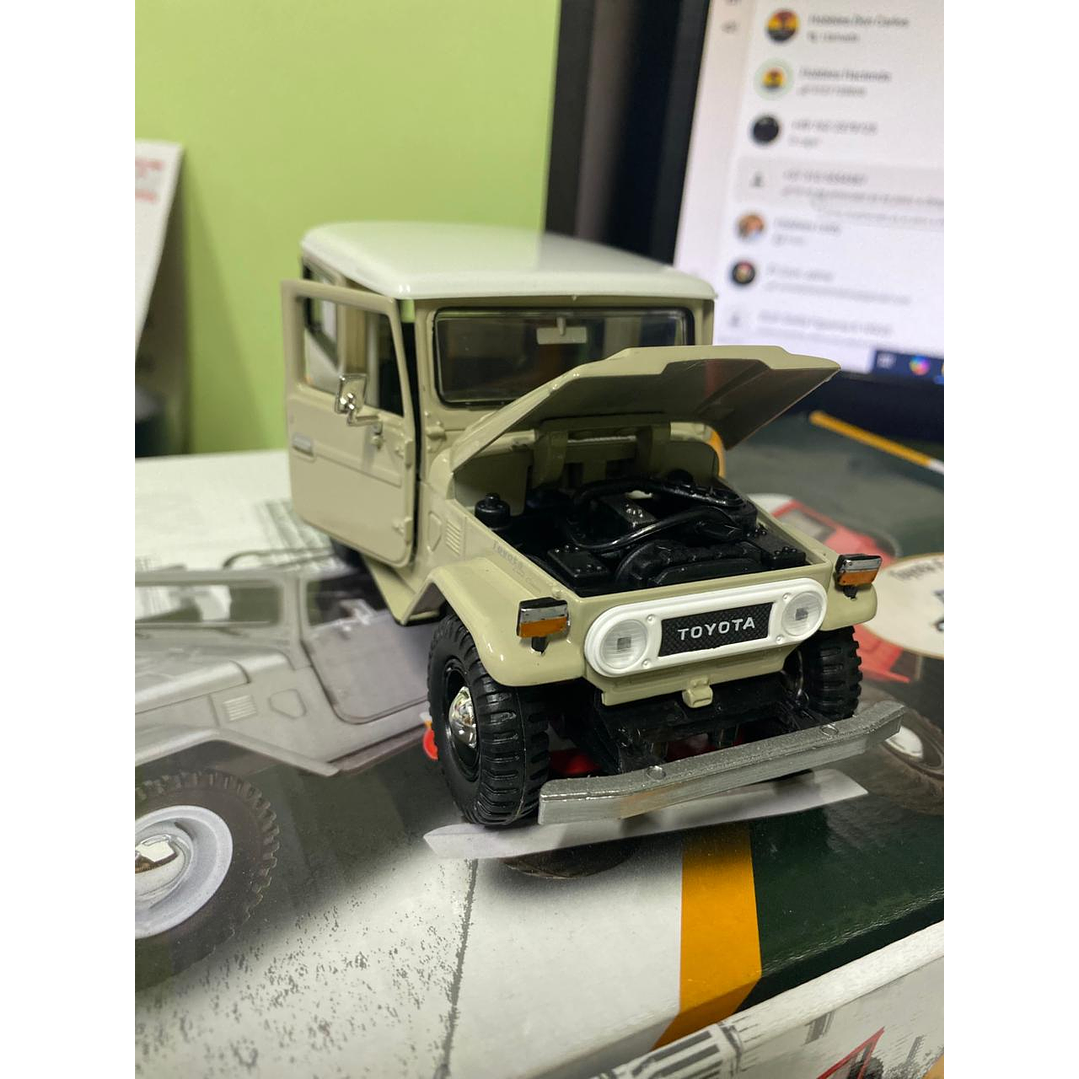 Carro Colección  Toyota land cruiser Fj40 1/24 1