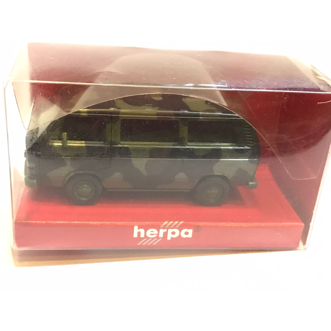 No Nuevo Microbus Volkswagen T3 Militar con camuflaje 1/87 4