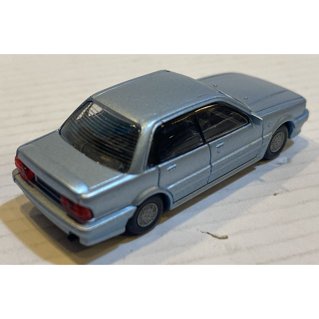 No nuevo Mitsubishi Galant 2000 H0 1/87 2