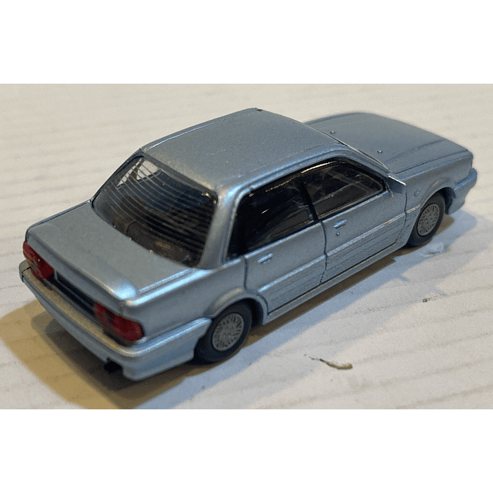 No nuevo Mitsubishi Galant 2000 H0 1/87 2