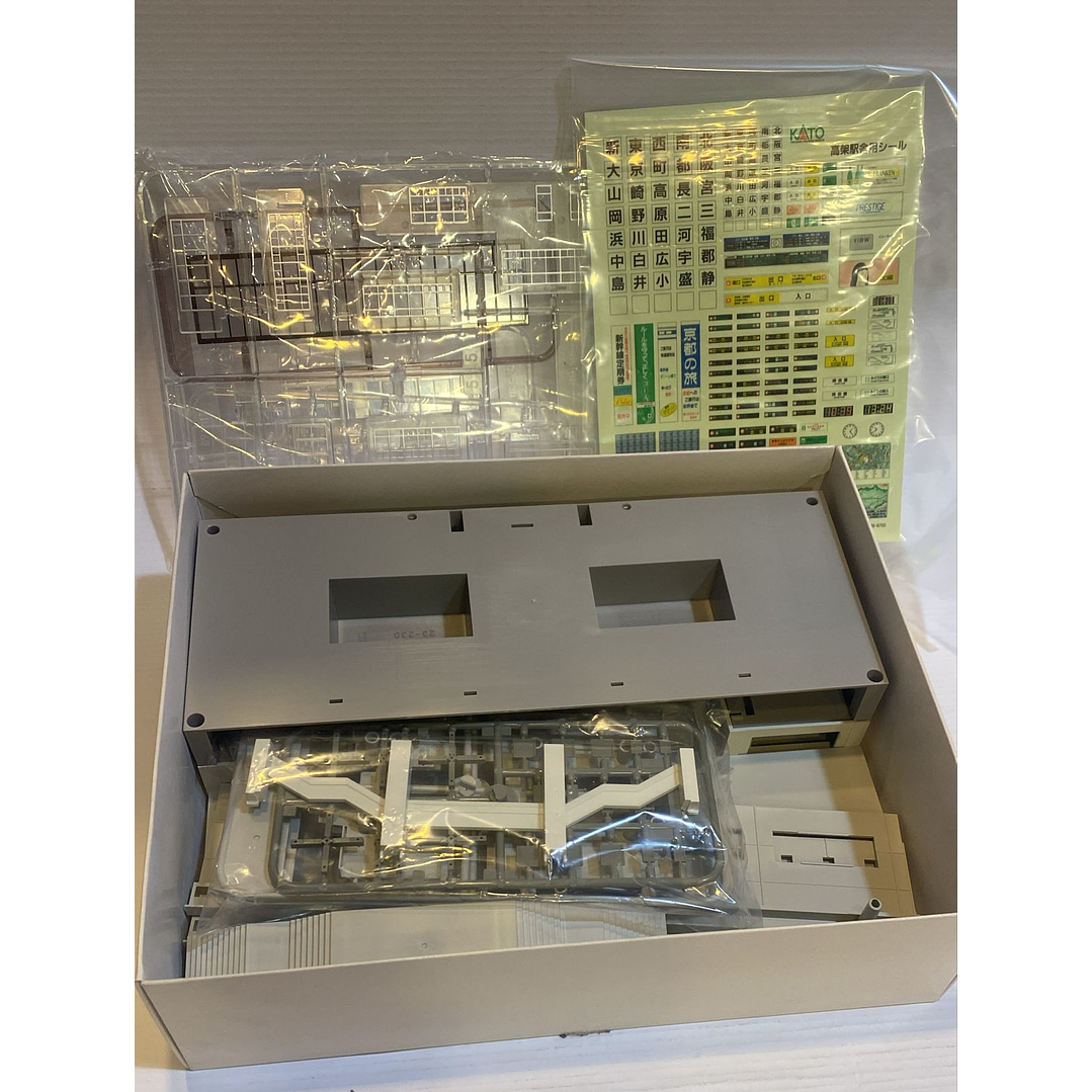 Tren electrico - edificio de entrada para estacion de trenes escala N 1/60  2