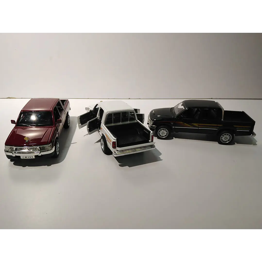 Carro Colección  Toyota Hilux Gl 2400  1/32 3