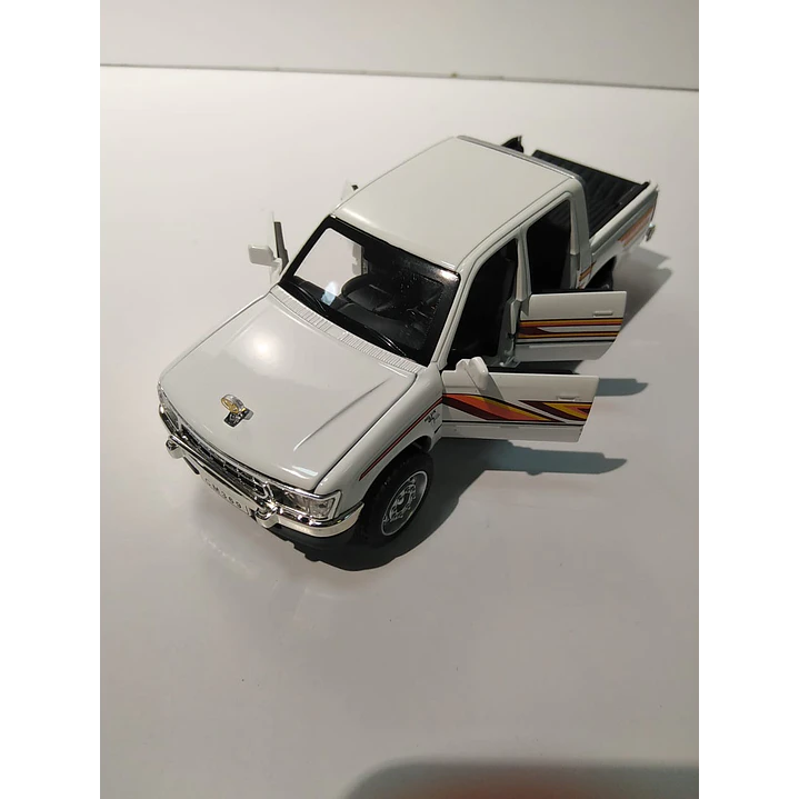 Carro Colección  Toyota Hilux Gl 2400  1/32 2